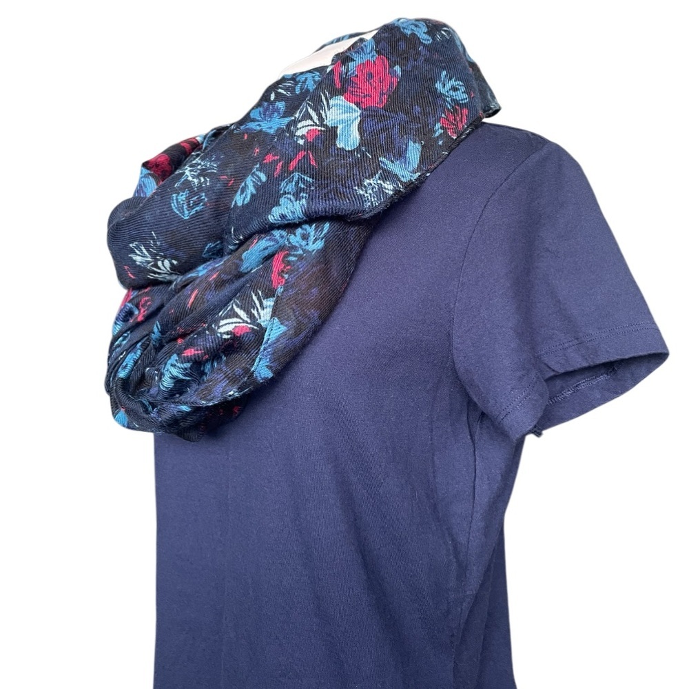 🌸2/$12🌸 Reitmans Floral Patterned infinity Scarf - Picture 4 of 9
